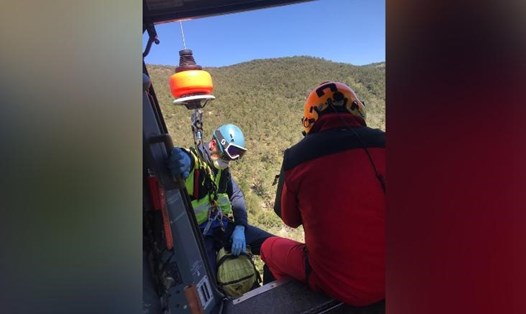 Người đàn ông được giải cứu ở vùng núi Pyrenees. Ảnh: CNN.