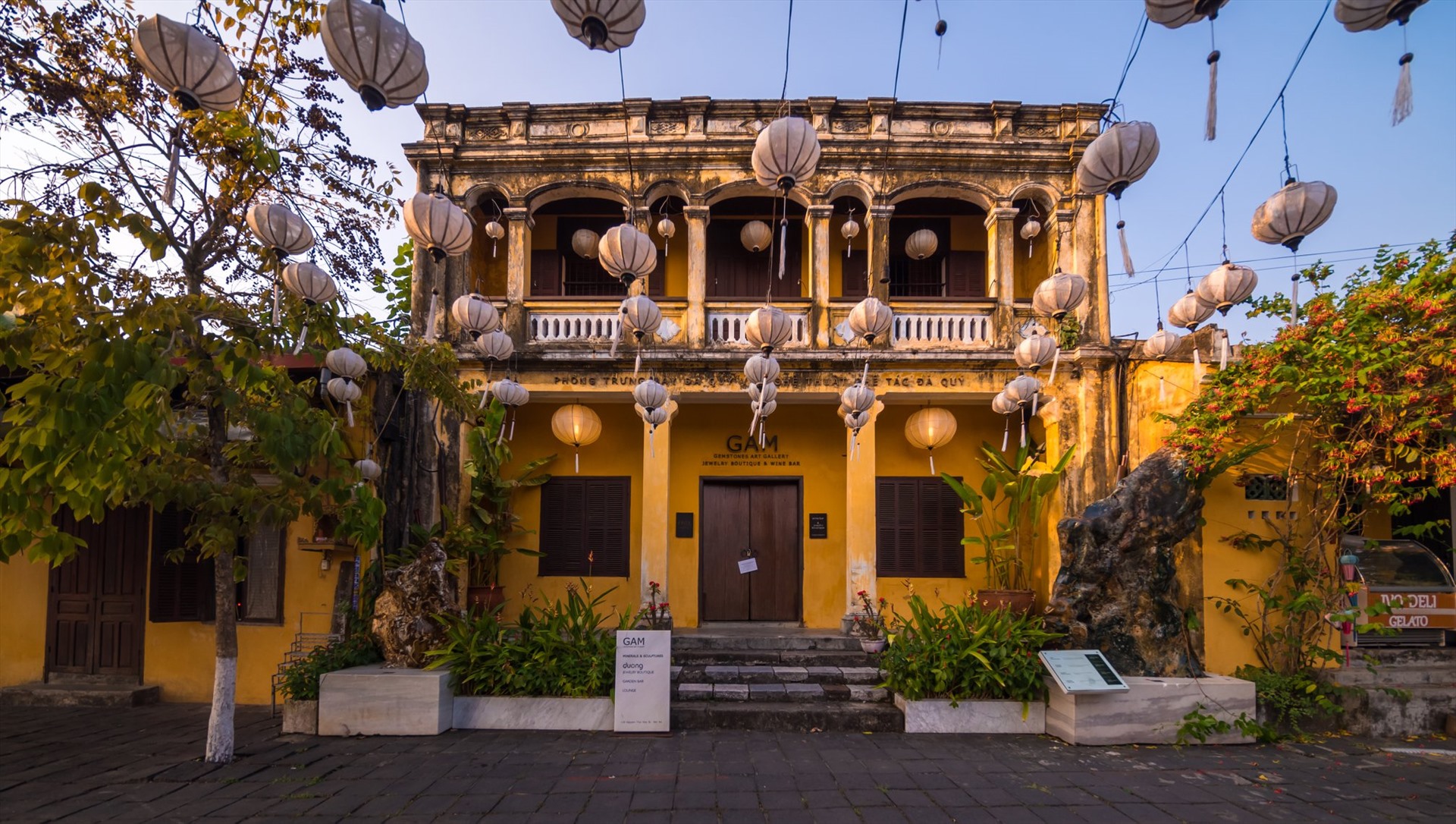 Du lịch miền Trung đã về mo và các doanh nghiệp hãy hành động tự cứu mình trước khi chờ trời cứu. Ảnh: Kim Liên