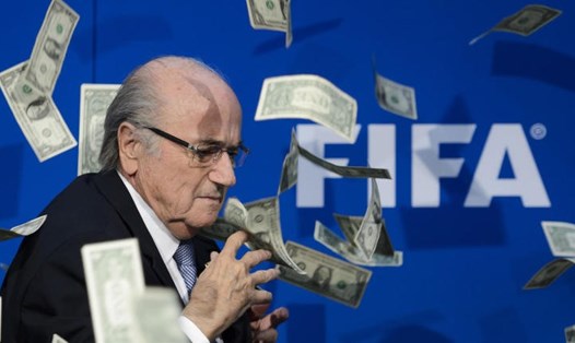 Ở nhiệm kỳ do Sepp Blatter làm Chủ tịch, FIFA dính đến rất nhiều bê bối nhận hối lộ, tham nhũng. Ảnh: Getty Images