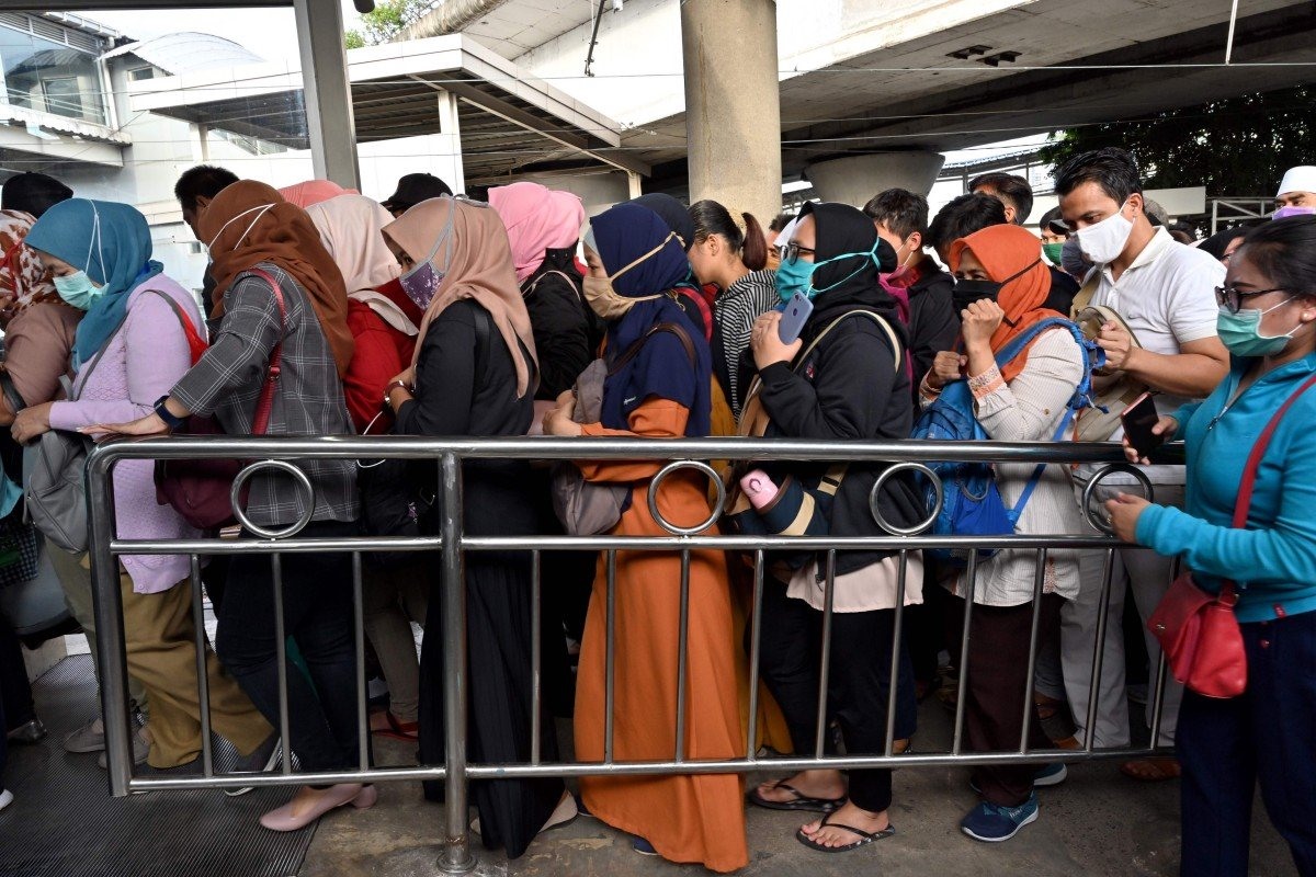 Hình ảnh tại một nhà ga ở thủ đô Jakarta, Indonesia hôm 6.4. Ảnh: SCMP.