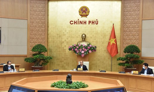Thủ tướng Nguyễn Xuân Phúc chủ trì phiên họp Thường trực Chính phủ chiều 9.4. Ảnh: VGP/Quang Hiếu