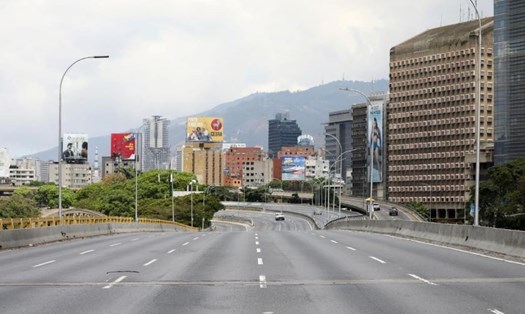 Đường phố Venezuela vắng lặng vì dịch COVID-19. Ảnh: Reuters.