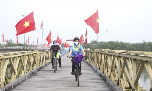 Di tích Quốc gia đặc biệt Đôi bờ Hiền Lương – Bến Hải trong ngày 30.4. Ảnh: Nguyễn Hoàng.