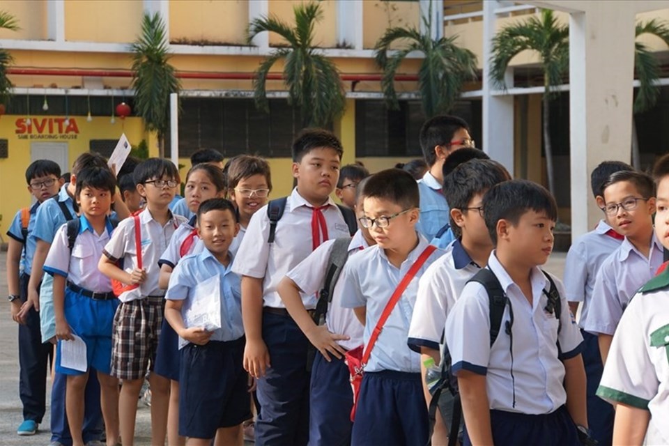 Khoảng cách giữa các học sinh trong lớp học tại TPHCM giảm còn 1 mét Khoảng cách giữa các học sinh trong lớp học tại TPHCM giảm còn 1 mét