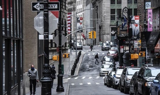 Một tuyến phố trống vắng ở New York trong bối cảnh đại dịch COVID-19. Ảnh: AFP.
