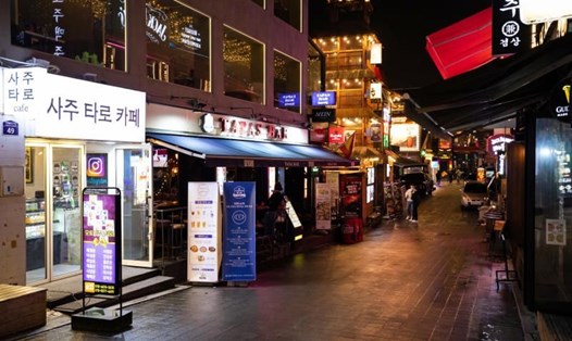 Seoul đóng cửa tất cả các hộp đêm, quán bar từ ngày 9.5 để ngăn chặn làn sóng COVID-19 thứ 2. Ảnh: Star