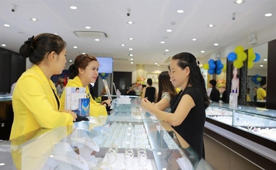 Ngành kinh doanh vàng trang sức gặp nhiều khó khăn vì ảnh hưởng dịch COVID-19. Ảnh: G.Miêu Ngành kinh doanh vàng trang sức gặp nhiều khó khăn vì ảnh hưởng dịch COVID-19. Ảnh: G.Miêu