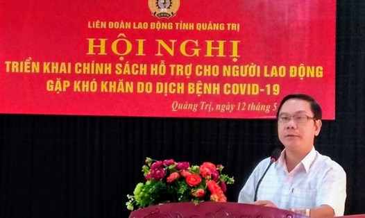 Ông Nguyễn Thế Lập - Chủ tịch LĐLĐ tỉnh Quảng Trị phát biểu tại hội nghị. Ảnh: LN