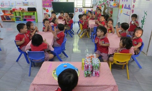 Trong thời gian trẻ mầm non đi học trở lại, các cơ sở giáo dục mầm non tạm thời không tổ chức cho trẻ ăn sáng (ảnh minh họa - ảnh chụp trường mầm non Ban Mai quận 9, TPHCM trước dịch): Ảnh Minh Khang
