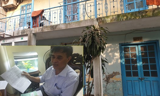 Ông Chu Hồng Điệp bên cuốn sổ BHXH mới tất toán đến tháng 12.2008 và trụ sở công ty 116 đã cửa đóng then cài.