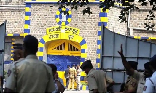 Tiểu bang Maharashtra, Ấn Độ quyết định tạm thả tù nhân để khống chế đại dịch. Ảnh: AFP
