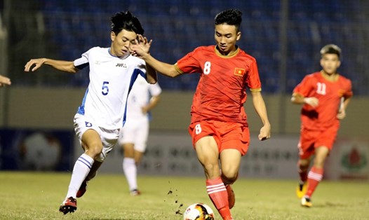 Trần Công Minh (áo đỏ) từng khoác áo U21 tuyển chọn Việt Nam tại Giải U21 quốc tế 2019. Ảnh: VFF