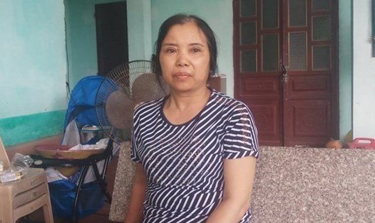 Bà Đới Thị Bốn (trú tại xã Quảng Lưu, huyện Quảng Xương) khẳng định không có ai vận động việc tự nguyện không nhận tiền hỗ trợ. Ảnh: Quách Du