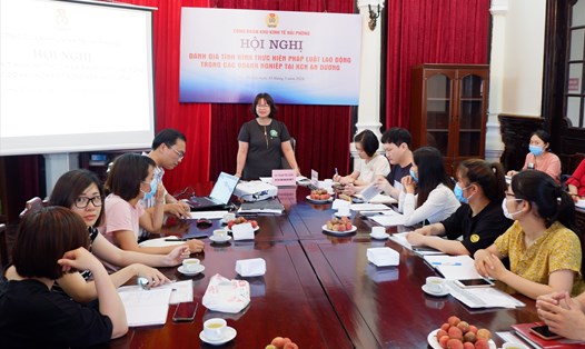Công đoàn Khu kinh tế Hải Phòng đánh giá tình hình thực hiện pháp luật lao động tại KCN An Dương. Ảnh MD