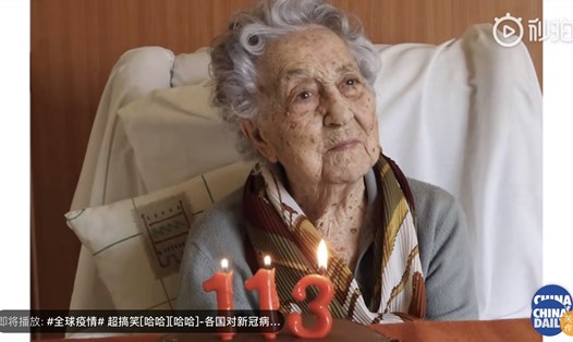 Cụ bà 113 tuổi "chiến thắng" COVID - 19. Ảnh: China Daily