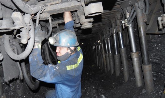 Thợ lò Công ty than Nam Mẫu (TKV) làm việc dưới một đường lò (ảnh minh họa). Ảnh: T.N.D