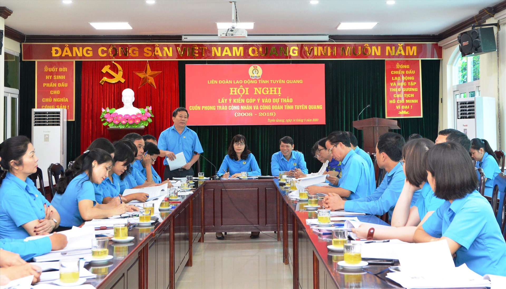 Toàn cảnh Hội nghị lấy ý kiến góp ý cho cuốn sách. Ảnh: Mai Lan