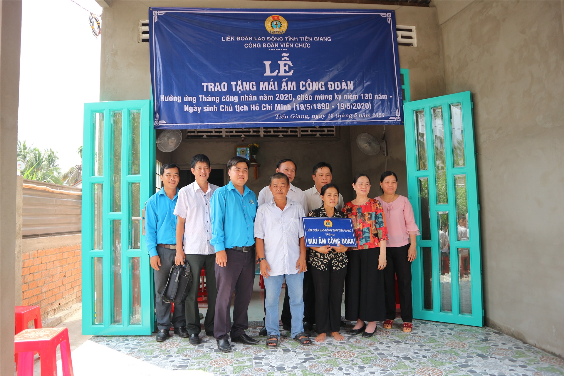 Bàn giao nhà Mái ấm Công đoàn Lê Thị Bích Nga. ẢNh: Lý Oanh