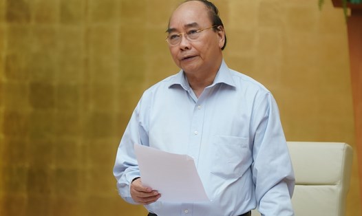 Thủ tướng Nguyễn Xuân Phúc chủ trì cuộc họp trực tuyến Thường trực Chính phủ bàn giải pháp tiếp tục phòng, chống COVID-19 ngày 15.5. Ảnh: VGP