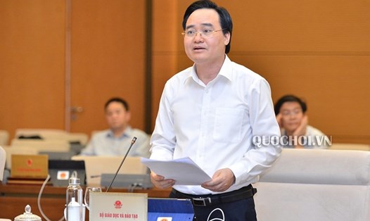 Bộ trưởng Bộ Giáo dục và Đào tạo Phùng Xuân Nhạ trình bày báo cáo. Ảnh Quochoi.vn