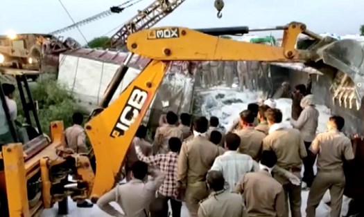 23 người chết và 35 người bị thương trong vụ tai nạn ngày 16.5 ở Ấn Độ. Ảnh: Reuters.