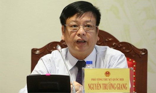 Ông Nguyễn Trường Giang trả lời tại họp báo chiều 18.5. Ảnh: Trần Vương