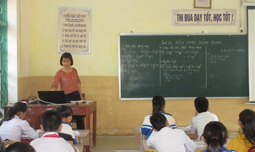 Cô Nguyễn Thị Phượng làm theo lời Bác để thi đua dạy tốt, học tốt. Ảnh: NVCC