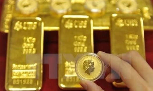 Giá vàng hôm nay trượt khỏi ngưỡng 49 triệu đồng/ lượng. Ảnh minh họa: TTXVN