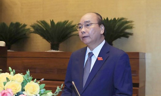Thủ tướng Chính phủ Nguyễn Xuân Phúc trình bày báo cáo tại Kỳ họp. Ảnh TTXVN