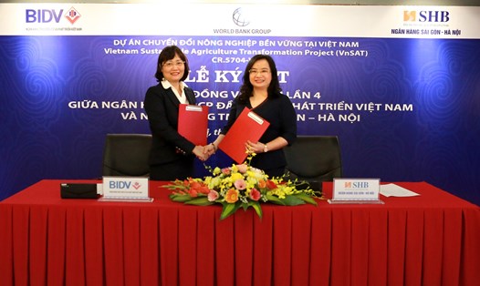 Đại diện SHB – bà Ngô Thu Hà, Phó Tổng Giám đốc và bà Trần Anh Thư, Giám đốc chi nhánh Sở GD3 – BIDV ký thỏa thuận hợp tác. Nguồn: SHB