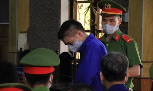 Bị cáo Trần Xuân Yến bị dẫn giải vào phòng xử sáng nay.