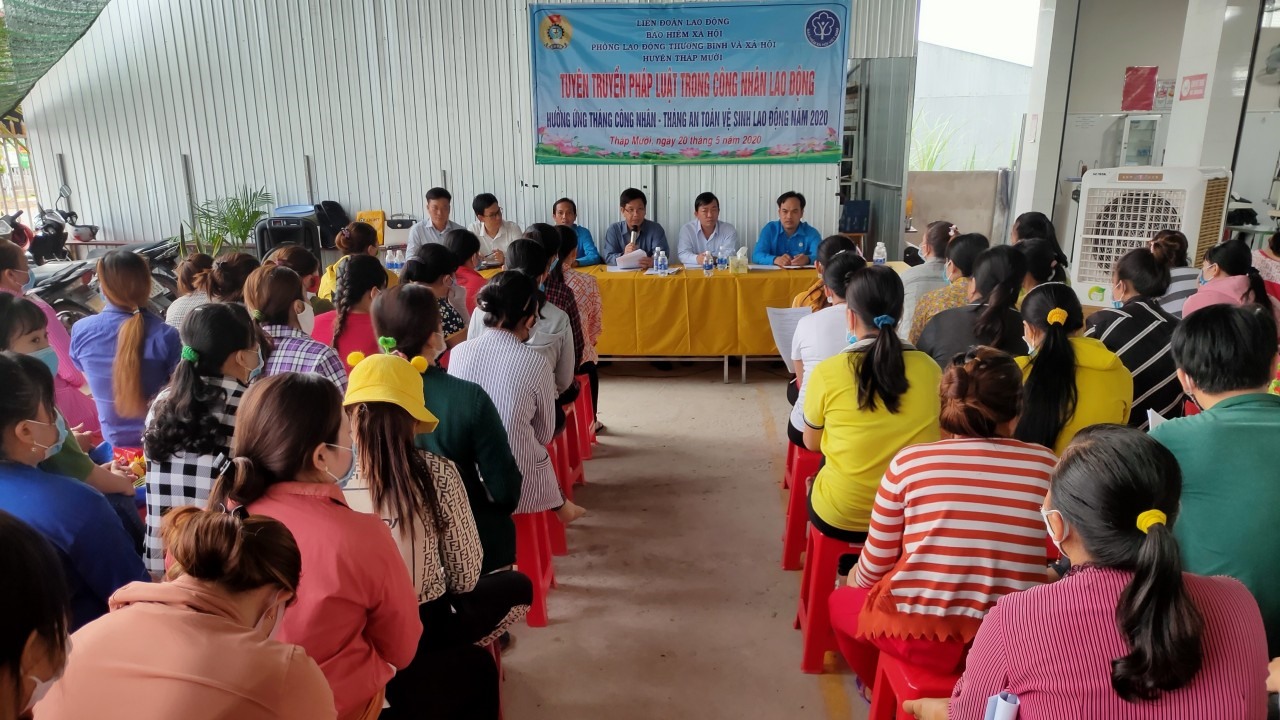 Quang cảnh tổ chức tuyên truyền Pháp luật. Ảnh: Thanh Nhàn