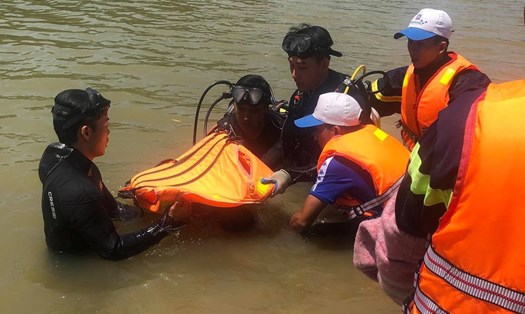 Phòng cảnh sát Phòng cháy chữa cháy và cứu nạn cứu hộ Công an tỉnh Quảng Trị tìm thấy thi thể nạn nhân. Ảnh: CA cung cấp.