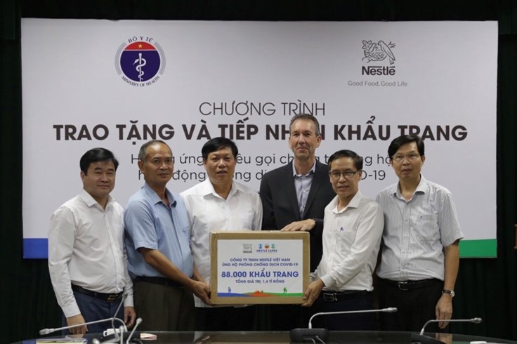 Nestlé Việt Nam ủng hộ Bộ Y tế 88.000 khẩu trang chống dịch bệnh COVID-19