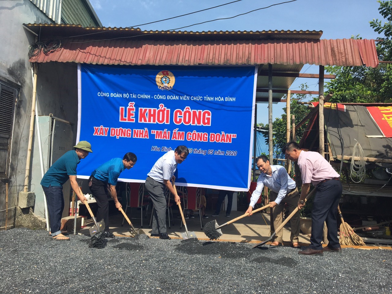 Lễ khởi công nhà Mái ấm Công đoàn. Ảnh: Bạch Tuyết