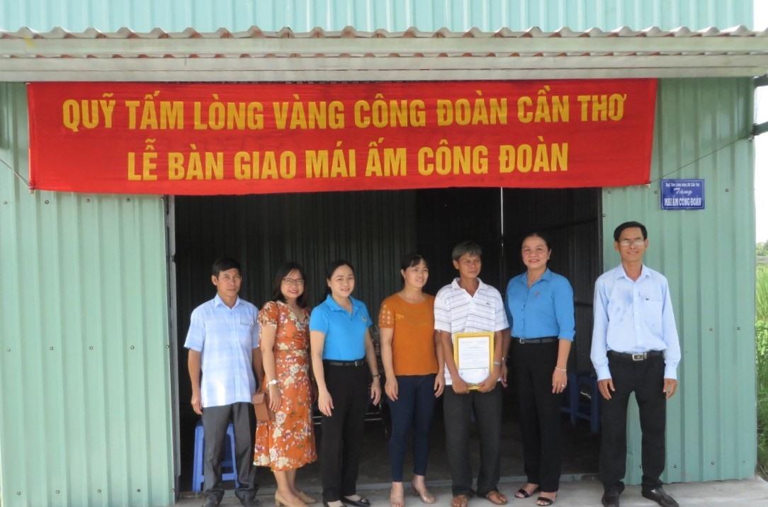 LĐLĐ TP.Cần Thơ tổ chức bàn giao Mái ấm Công đoàn cho đoàn viên Trần Công Yên. Ảnh: Thành Nhân