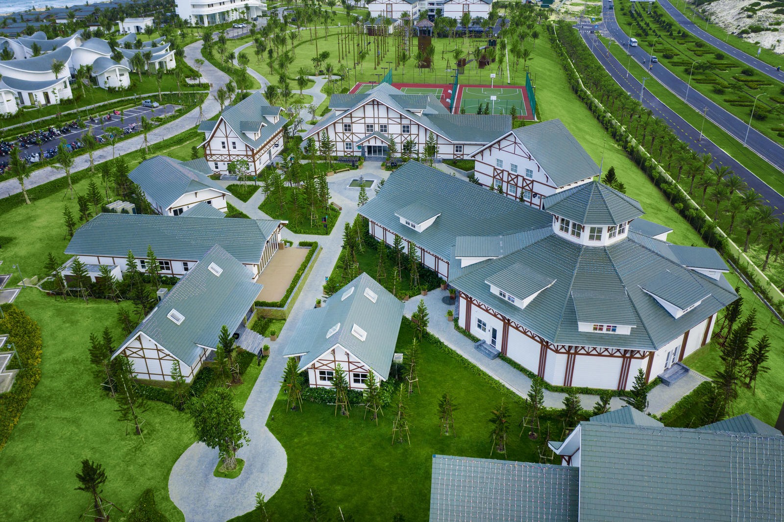 Khu vực Swiss Village của Movenpick Resort Cam Ranh. Ảnh: Linh Đan