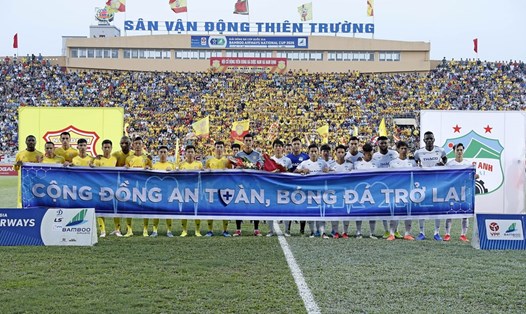Sân Thiên Trường đón 10.000 khán giả theo dõi trận đấu giữa Nam Định và HAGL. Ảnh: VPF