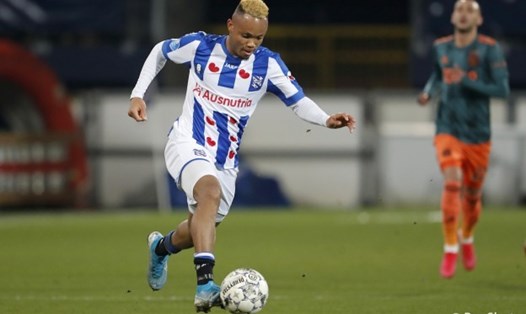 Chidera Ejuke là chân sút đang được nhiều đội bóng lớn tại Châu Âu săn đón. Ảnh: SC Heerenveen.