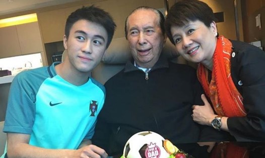 "Vua sòng bạc Macau" Hà Hồng Sân (giữa) qua đời ngày 26.5. Ảnh: ST.
