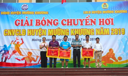 Công đoàn Cơ sở Phòng Kế hoạch - Tài chính huyện Mường Khương đạt giải 3 toàn đoàn giải bóng chuyền hơi năm 2019. Ảnh: Đồng Hồng