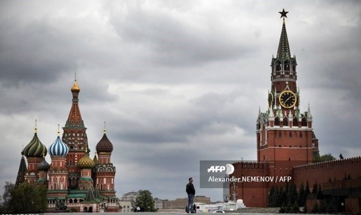 Quảng trường Đỏ ở Mátxcơva, Nga vắng vẻ vì dịch COVID-19. Ảnh: AFP.