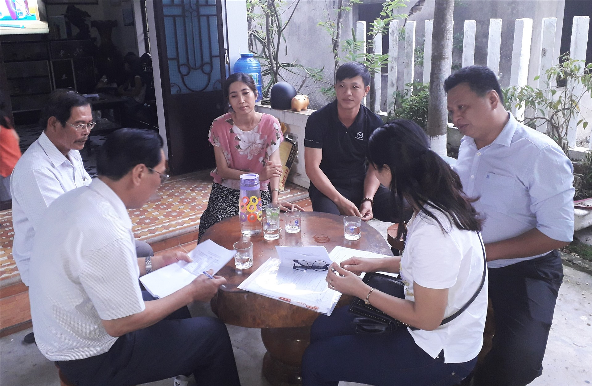 Công đoàn các khu công nghiệp hỗ trợ công nhân có hoàn cảnh khó khăn do ảnh hưởng của dịch COVID-19. Ảnh: Thanh Chung