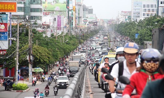 Tuyến đường Cộng Hòa, gần sân bay Tân Sơn Nhất, thường xuyên kẹt xe.   Ảnh: Minh Quân