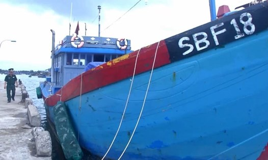 Tàu cá bị phạt hơn 900 triệu ở Quảng Ngãi. Ảnh: Chí Đại