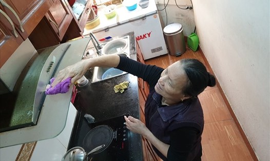 Một nữ lao động làm nghề giúp việc gia đình tại Hà Nội. Ảnh: Tùng Giang