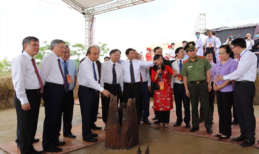 Thủ tướng Nguyễn Xuân Phúc tại lễ khởi công Khu bảo tồn bãi cọc Cao Quỳ, Hải Phòng. Ảnh MH.