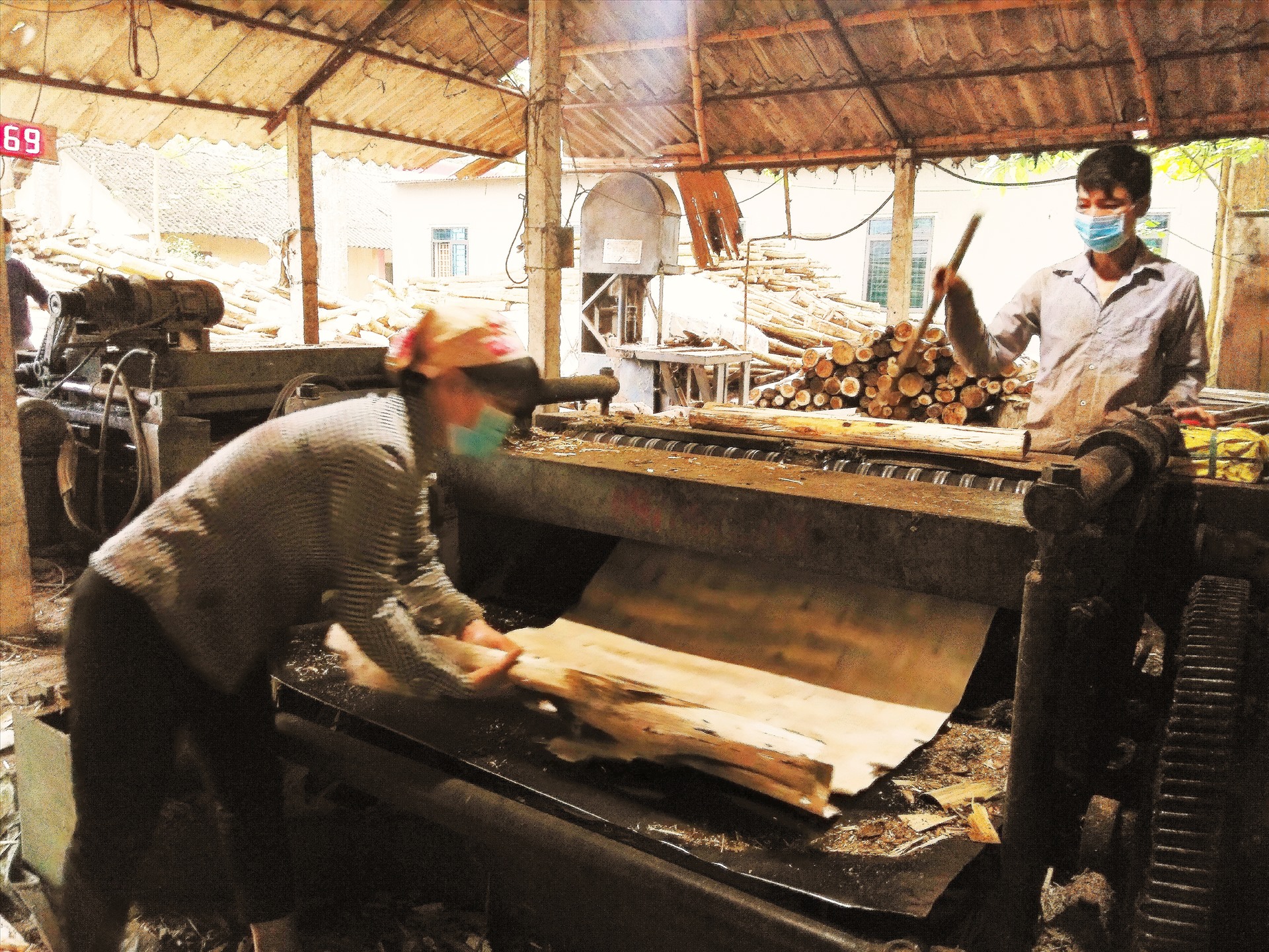 Đoàn viên Công ty Việt Hưng  đồng hành với doanh nghiệp trong giai đoạn khó khăn. Ảnh: Thanh Hùng