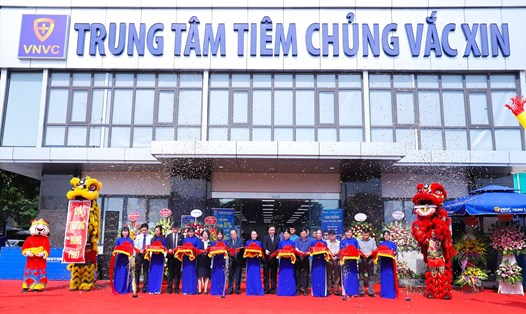 VNVC Ninh Bình có diện tích lên đến 1.000m2, gồm 20 phòng khám và tiêm,
có khả năng phục vụ hàng ngàn lượt khách mỗi ngày.