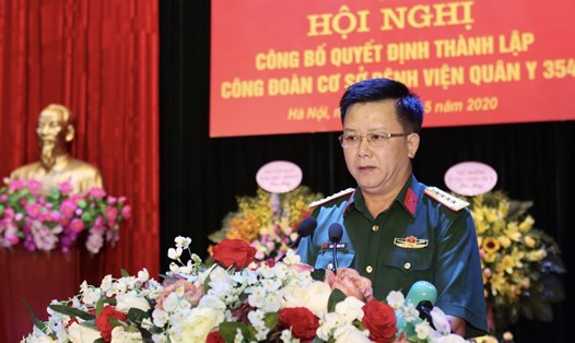 Đại tá Nguyễn Đình Đức - Trưởng ban Công đoàn Quốc phòng - tại Hội nghị công bố Quyết định thành lập công đoàn cơ sở Bệnh viện 354. Ảnh: Q.Phong